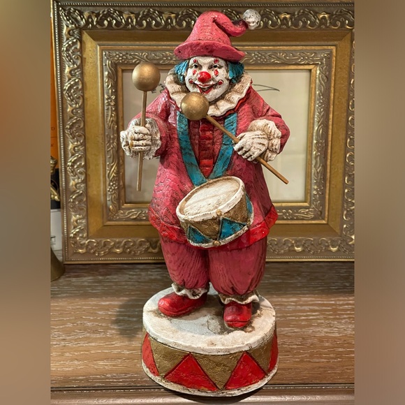 Creepy Clown with music box. Perfect for Halloween! Approx 11”x 4.5” - Picture 15 of 15